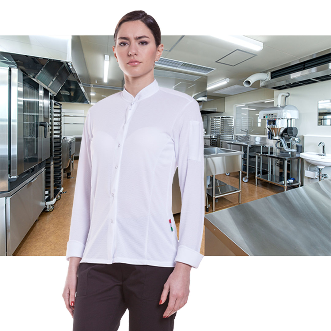 Breathable women's shirt for hot environments